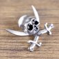 Preview: Piraten Pin - Totenkopf, gekreuzte Säbel, schwarze Augenhöhlen