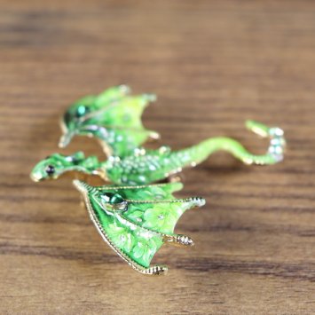 Drachen Brosche - ausgebreitete Flügel, Ansicht von oben, Grün mit Blumen