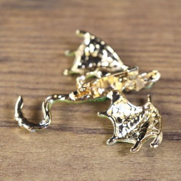 Drachen Brosche - ausgebreitete Flügel, Ansicht von oben, Grün mit Blumen