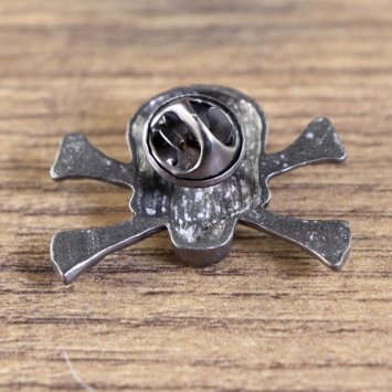 Piraten Pin - Totenkopf, gekreuzte Knochen, schwarze Augen