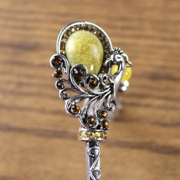 Haarnadel mit gelbem oder lila Stein und Kettenquaste