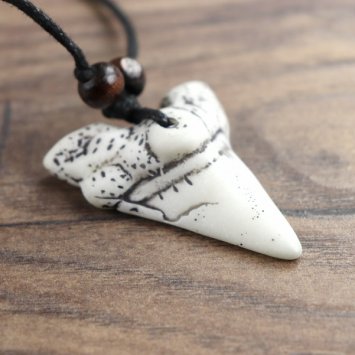 Preview: Amulett Hai Zahn, weiß