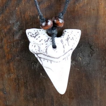 Preview: Amulett Hai Zahn, weiß