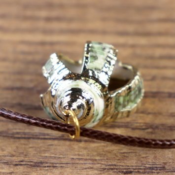 "Muschelkette", Schnecken Gehäuse, türkis mit goldener Farbe