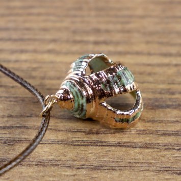 "Muschelkette", Schnecken Gehäuse, türkis mit goldener Farbe