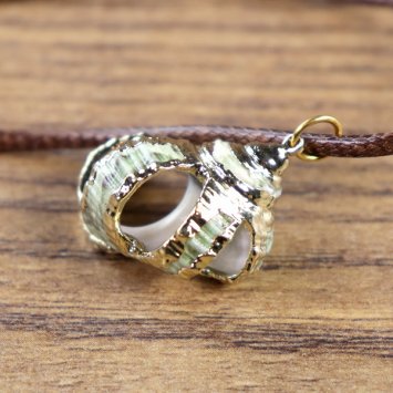 "Muschelkette", Schnecken Gehäuse, türkis mit goldener Farbe