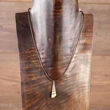 "Muschelkette", Turmschnecken Gehäuse mit goldener Farbe