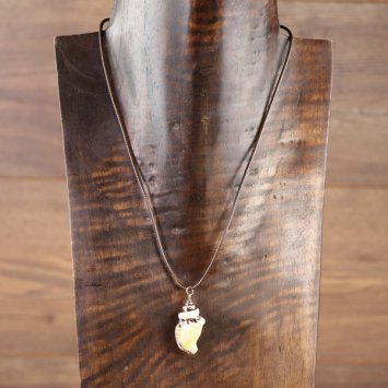 "Muschelkette", Veränderliche Flügelschnecken Gehäuse mit goldener Farbe