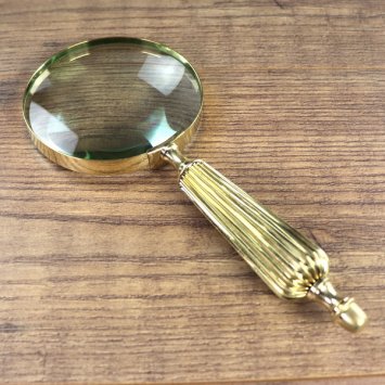 4. Lupe mit Metall Griff