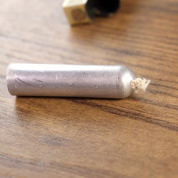 Sturmfeuerzeug in der Farbe Messing, Kupfer oder Silber