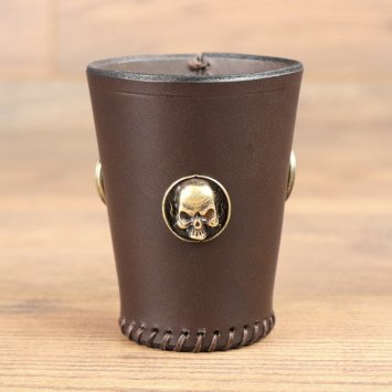 Dice cup with 3 skulls