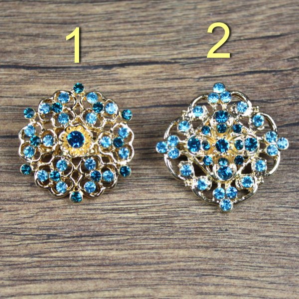 Broschen mit blauen Steinen, Gold / Altgold