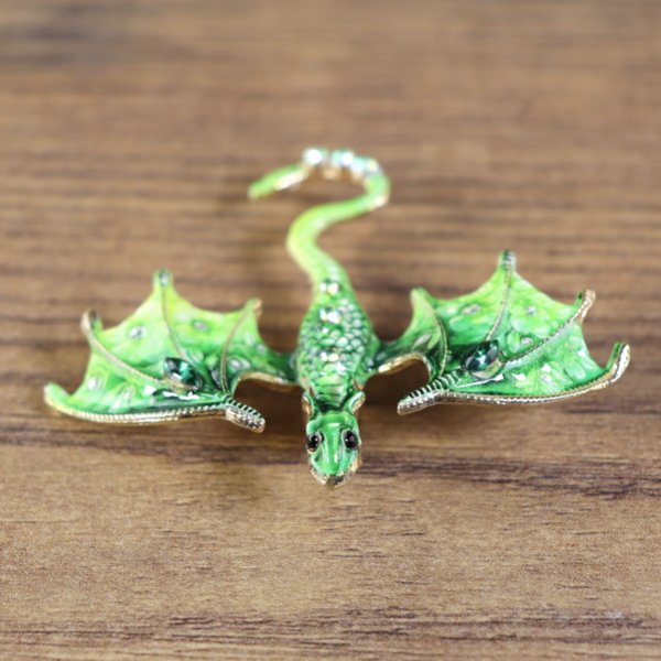 Drachen Brosche - ausgebreitete Flügel, Ansicht von oben, Grün mit Blumen