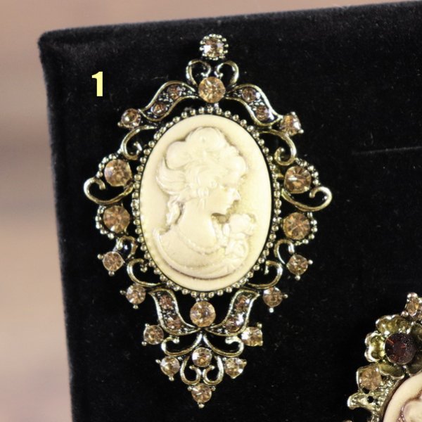 Motiv 1 Kamee Broschen Farbe: Braun, Beige und Altgold