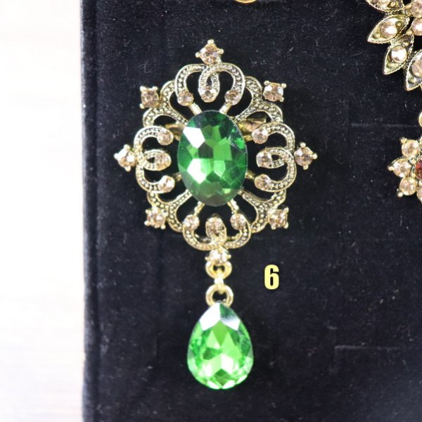 Motiv 6 Brosche Farbe: Grün und Altgold