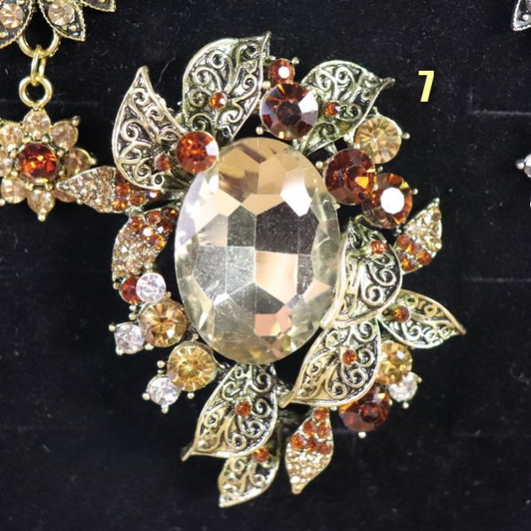 Motiv 6  Brosche Farbe: Braun, Beige und Altgold