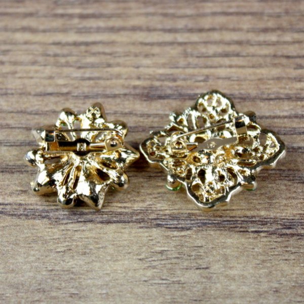 Broschen mit blauen Steinen, Farbe: Gold