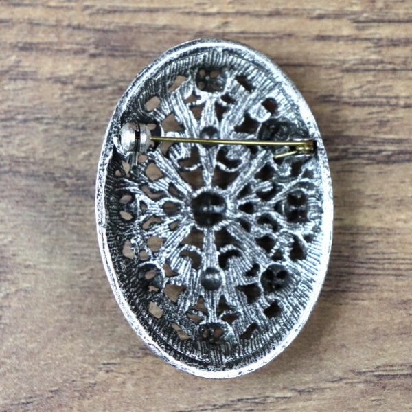 Schalenfibel "9 Zinnen, 2 Halbkugeln" - Farbe: Altsilber