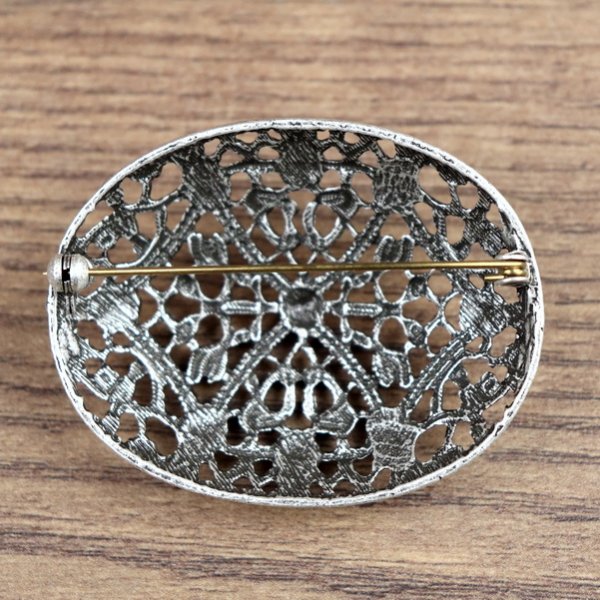 Wikinger ovale Brosche, Schalenfibel "Hände und Halbkugeln" - Mattsilbern