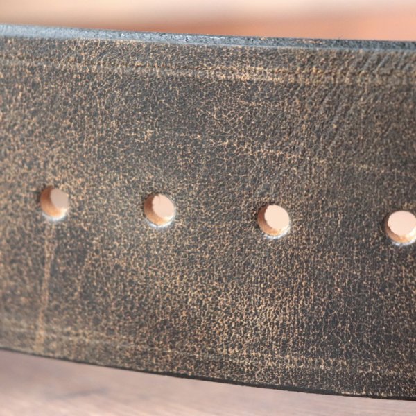 6 x 134 cm, circumference from 109 to 126 cm - Pirate belt, cowhide, antique brown, with baroque buckle AM