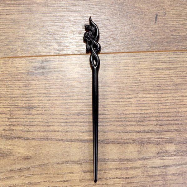 Haarnadel "Ranke mit Blüte", schwarzes Holz