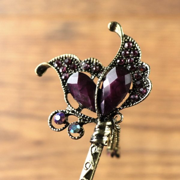 Haarnadel mit lila Schmetterling