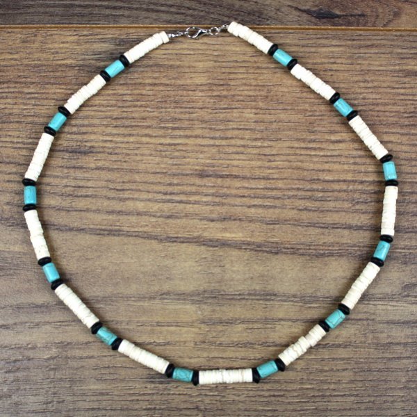 Halskette mit weißen und türkisen Steinen mit schwarzen Holzperlen