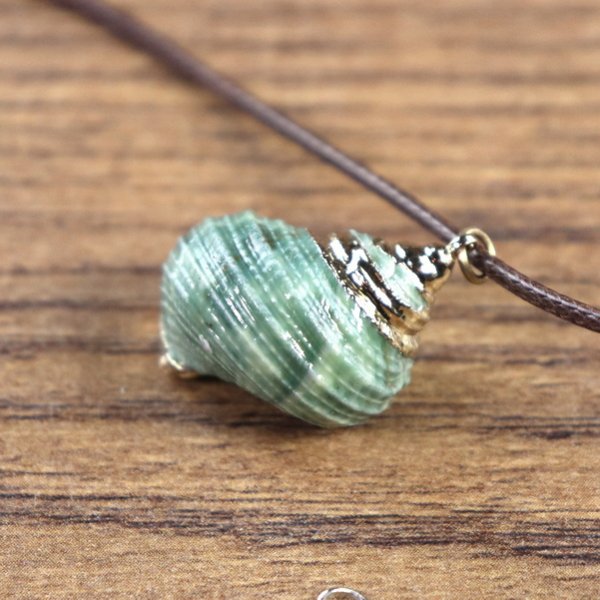 "Muschelkette", Schnecken Gehäuse, türkis mit goldener Farbe