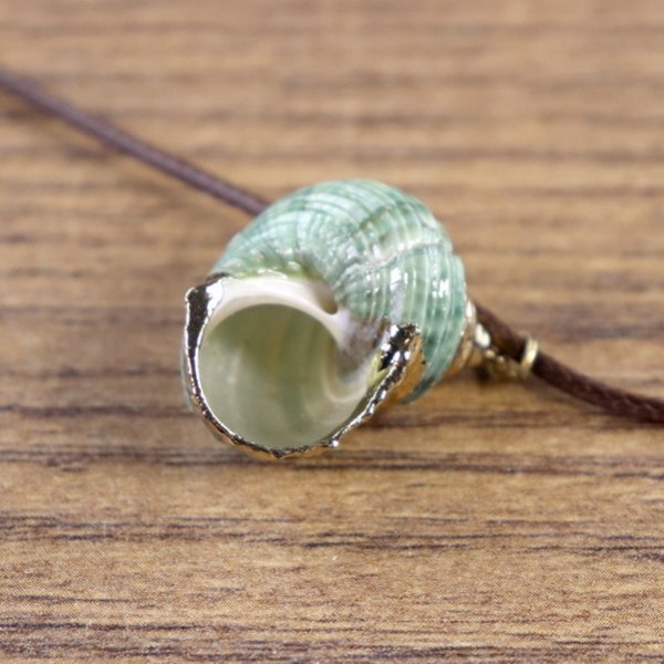 "Muschelkette", Schnecken Gehäuse, türkis mit goldener Farbe
