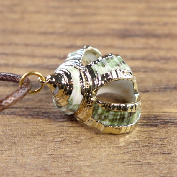 "Muschelkette", Schnecken Gehäuse, türkis mit goldener Farbe