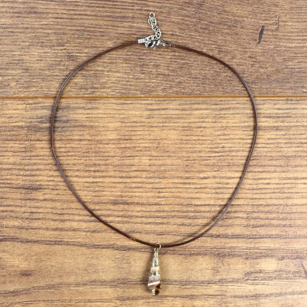 "Muschelkette", Turmschnecken Gehäuse mit goldener Farbe