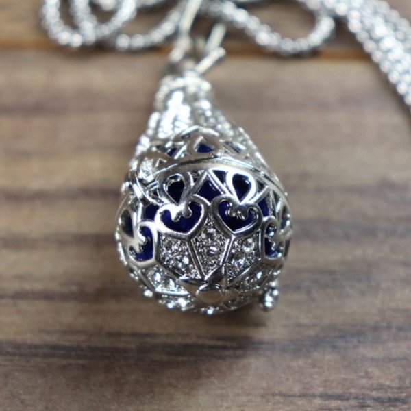 Pomander, Duftkette in Tropfenform mit Strasssteinen Farbe: Silber