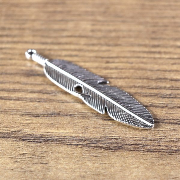 Hat ornament feather with eyelet – AS