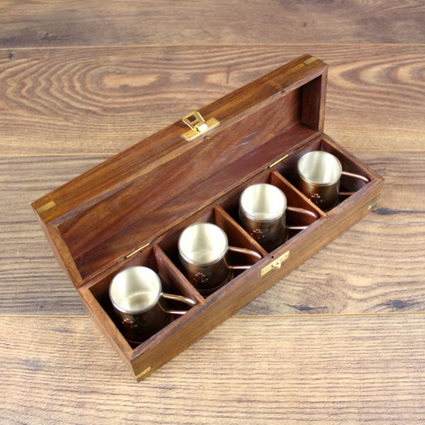 4 Rumbecher mit Henkel und Holzbox