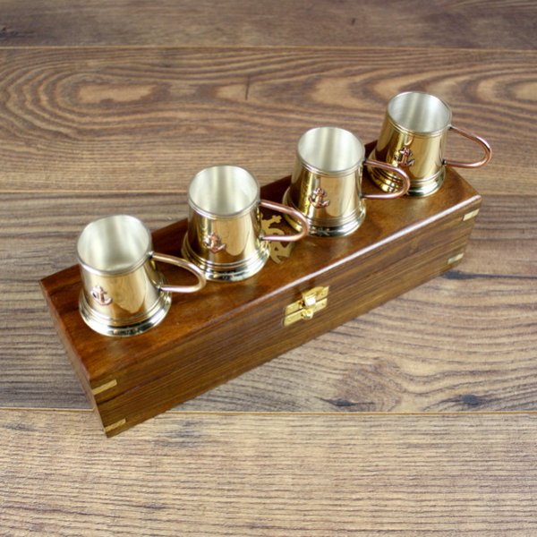 4 Rumbecher mit Henkel und Holzbox