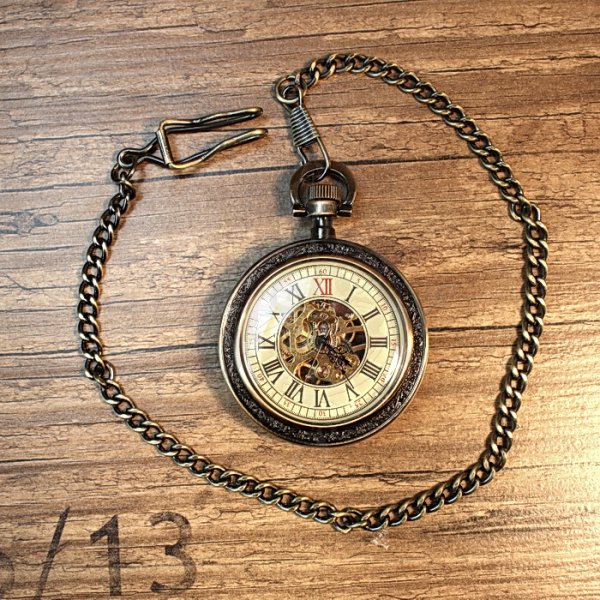 Klassische Mechanische Taschenuhr mit Schmuckrand