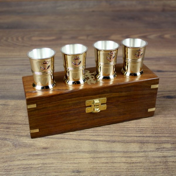 4 Rumbecher mit Holzbox