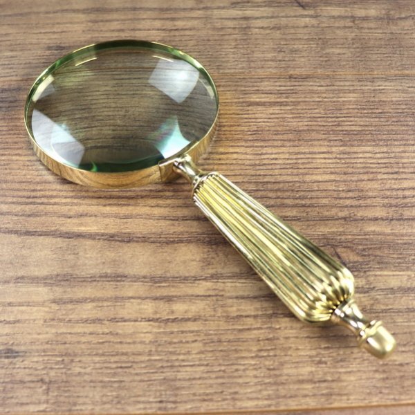 4. Lupe mit Metall Griff