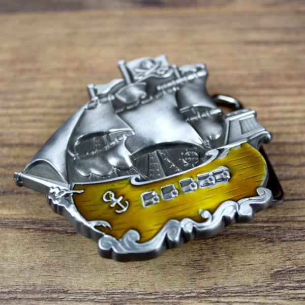 Piraten Schiff Buckle mit hell-braunem Rumpf