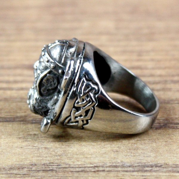 Axt Ring mit grimmigen Wikinger, silberfarben