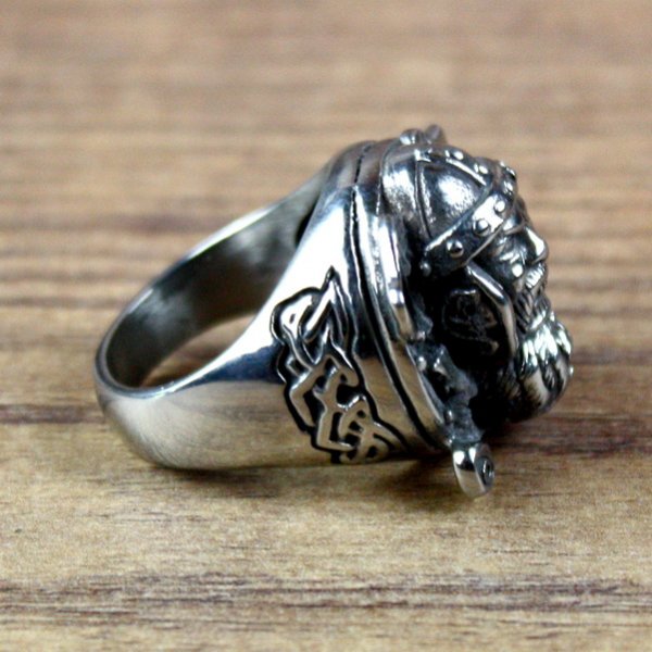 Axt Ring mit grimmigen Wikinger, silberfarben