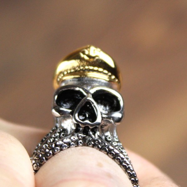 Großer Kraken Ring mit Kapitänsmütze