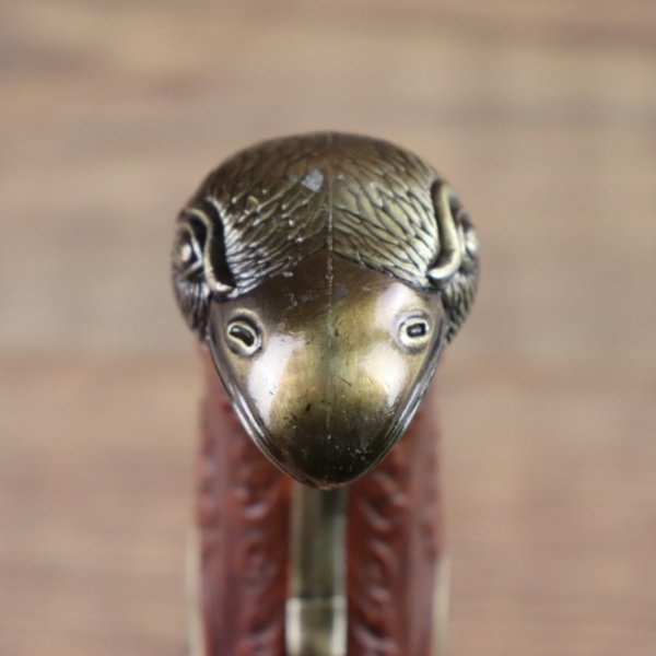 3 - Drehlauf Steinschloß Pistole mit 3 Pfannen, brauner Griff mit Vogelkopf, Messing - Replik