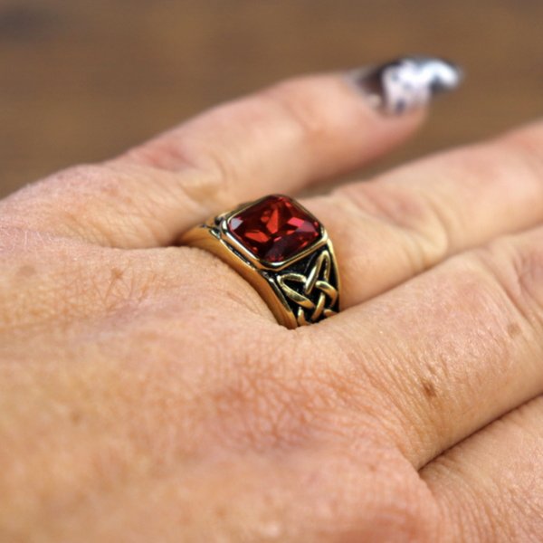 Keltischer Ring, rechteckiger Stein - Goldfarben / Grün