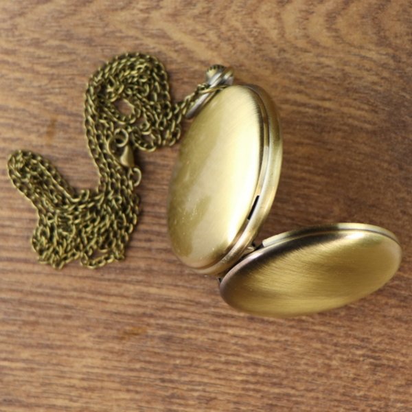 Schlichte Taschenuhr mit Klappdeckel, Farbe: Altmessing