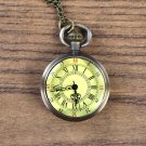 Kleine Taschenuhr, ohne Deckel, Ziffernblatt beige mit röm. u. arab. Ziffern